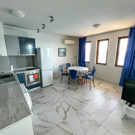 Apartman With Sea View *