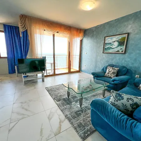 With Sea View Apartman