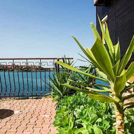 With Sea View Apartman *